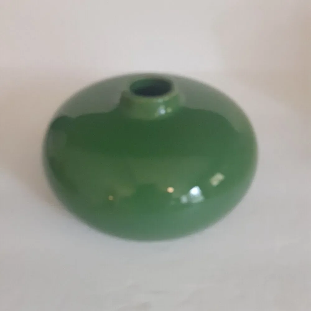 Jennifer Farrell Stoneware Vase Arugula Green Japandi